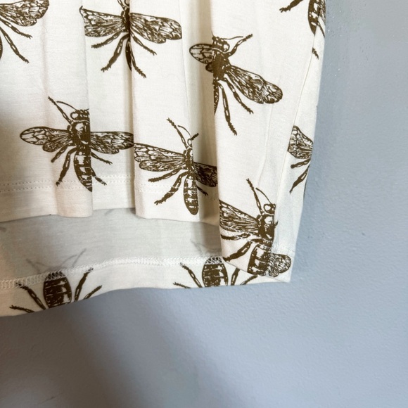 Kate Quinn • T-Shirt - Picture 2 of 5